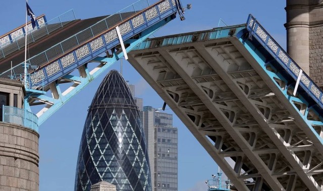 英超顶级俱乐部陷入资金困境：曼联新球场将损失数亿英镑 ！倚天足球