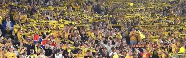 北极圈内的“黄色奇迹”：5.4万人口的小城如何连斩曼城马竞国米