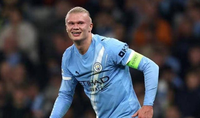 曼城终结魔咒夜，索博斯洛伊染红，哈兰德点射绝杀利物浦