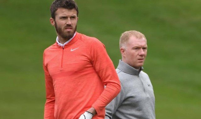 卡里克接手曼联成绩可观，但名宿暗讽引发舆论风波，球队内部矛盾浮出水面