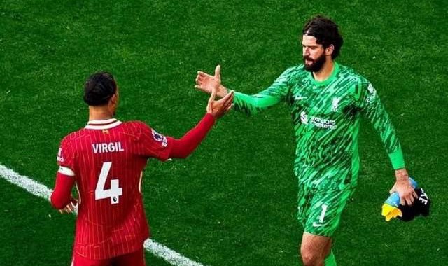 转会费16亿欧！当年坑惨巴萨的足坛头号反骨仔，33岁无球可踢